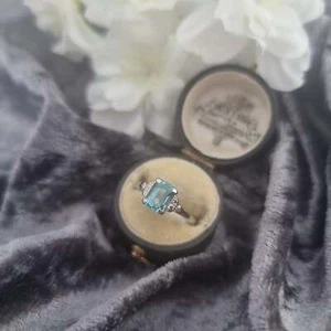 Art Deco 18 Karat Weißgold Blau Topas Diamantring - Bild 1 von 12