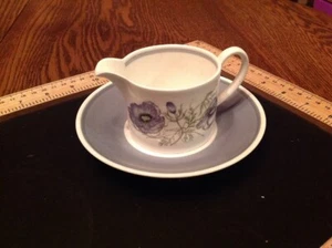 Vintage Wedgwood GLEN MIST Susie Cooper Design Chrysanthemum Creamer & Saucer - Picture 1 of 6
