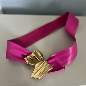 Cinturón llamativo vintage años 80 cuero rosa hebilla tono dorado accesorios mujer - Imagen 1 de 6