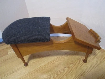 Zapato de roble macizo MCM vintage banco de vendedor asiento tapizado exhibición de tienda años 60 Foto 1 de 4