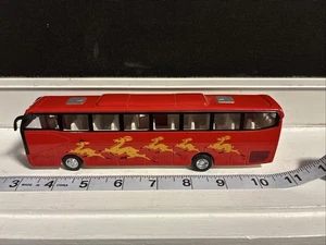 7 1/2" Reisebus ÖPNV Bus "Roter Bus mit Rentier" 1/64 Diecast Modell - Bild 1 von 21