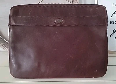 Estuche técnico de cuero marrón con embrague Fossil Mini soporte para tableta bolsillos forrados 12,5"x9"  Foto 1 de 4