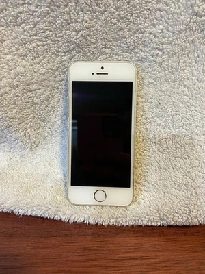 Apple iPhone 5S Model A1533 White Unknown Carrier - Image 1 of 4