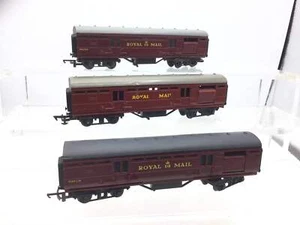 Triang R23 OO Gauge Operating Mail Coach Maroon M30224 x3 - Picture 1 of 2