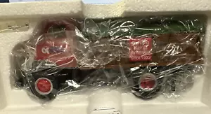 First Gear 1952 GMC Grain Box Truck Farm & Country Central Tractor 19-1646 1/34 - Picture 1 of 4