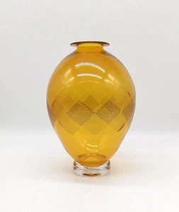 Jarrón de vidrio artístico ámbar soplado a mano Maras 2006 patrón de arcila óptica base transparente - Imagen 1 de 15