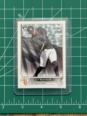 2022 Topps Update Heliot Ramos SP Image Variation Rookie US154 RC Giants - Image 1 of 2