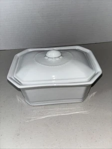 Plato con tapa de terrina rectangular vintage APILCO Francia 6,75”X 4,75 porcelana blanca - Imagen 1 de 7