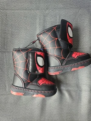 NUEVAS botas de lluvia/nieve de invierno iluminadas Marvel Spider-Man para niños talla: 6 Foto 1 de 4