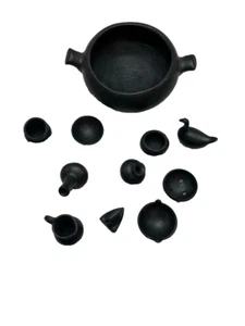 Vintage BLACK CLAY POTTERY Mini Pitchers/Vessels/Birds/Iron w/ Lg Bowl dollhouse - Picture 1 of 5