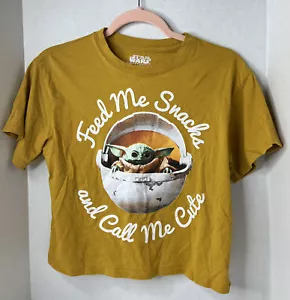 T-shirt carina Star Wars Baby Yoda by Mad motore Feed Me snack and call me Sï¿1⁄4/M. - Foto 1 di 7
