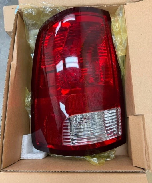 Conjunto de lámpara trasera Keystone CH2818124C 09-18 Ram Pickup lado izquierdo (conductores) Foto 1 de 4