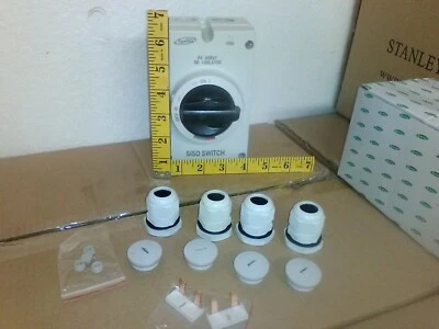 SOLAR PANEL FUSED ISOLATOR SWITCHES DC 1000V 32amp 4 pole-  windmills battery  - Image 1 of 4