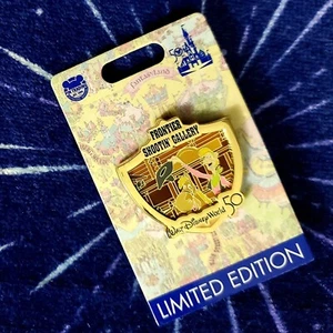 Spilla Crest Attrazione 50° Anniversario Walt Disney World 2021 - Frontier Shootin' - Foto 1 di 1