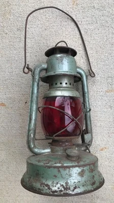 Linterna de queroseno Embury, roja, explosión fría Foto 1 de 4