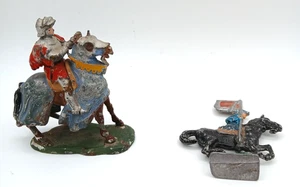 RARE VTG. Lot Of 2 KNIGHT & CALVARY Metal Figure Made in England Horse Flag - Picture 1 of 8