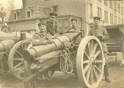 Puerto. Foto: ¡EXCELENTE! Soldados alemanes con pistola de artillería 15 cm sFH.02 ¡En la calle! Foto 1 de 3