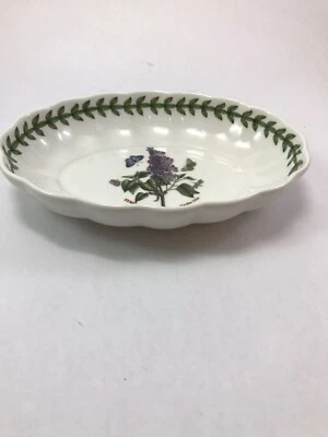 Portmeirion Jardín Botánico 6" Plato estriado ovalado festoneado con lila, nuevo en caja. Foto 1 de 4