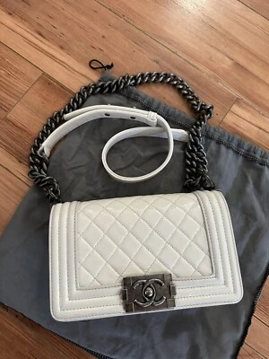 Bolso Chanel niño pequeño charol blanco Foto 1 de 4