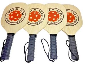 Pickleball Wood Paddle Set Amazing Aces 4pz 9" 5" impugnatura a costine in gomma cinturino da polso - Foto 1 di 12