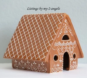 NUEVO Pottery Barn CASA DE PUEBLO DE PAN DE JENGIBRE ARTESANAL * MEDIANA * Navidad - Imagen 1 de 3