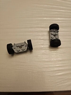 NUEVO LEGO 4X RUEDA DIA. 17.6X6.24 (aproximadamente) + 2X ELEMENTO DE RODAMIENTO 2X2 2/3  Foto 1 de 2