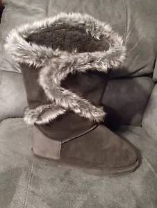 Woman's Bear Paw Fur Boots Size 10! EUC! - Picture 1 of 6