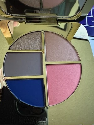 TOM FORD OJO Y MEJILLA COMPACTO SIN DESBASHED (13,5g) TOTALMENTE NUEVO EN CAJA EDICIÓN LIMITADA. Foto 1 de 4