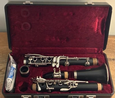 Кларнет Jupiter JCL 710 с чехлом, мундштуком и лигатурой и недавним обслуживанием - Изображение 1 из 4