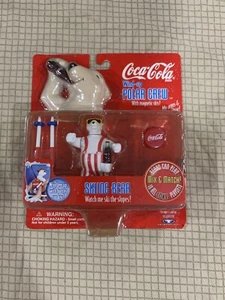 Coca-Cola Wind-up Polar Crew Skiing Bear guardami sciare le piste #09882 - Foto 1 di 5