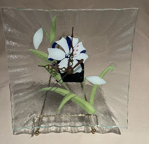 Sydenstricker Fused Glass Plate WALL CLOCK White Lily. Battery Operated-works Cover