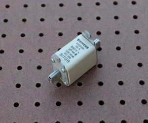 FUSIBLE SIEMENS 3NE8003 SITOR 38A 660V - Imagen 1 de 4