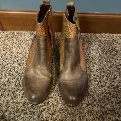 L'Artiste by Spring Step Dramatic Floral Camel Bootie Size 9/40 - Image 1 of 4