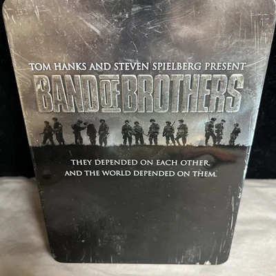Band of Brothers 6-Disc DVD Set Collector's Tin HBO Tom Hanks Steven Spielberg Foto 1 de 4