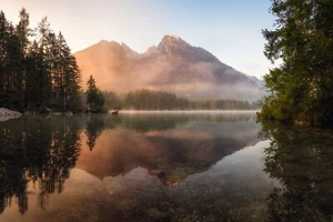 Carta da parati fotografica tessuto montagna con mare (6223s) foresta paesaggio fiume alberi riflesso XXL - Foto 1 di 3