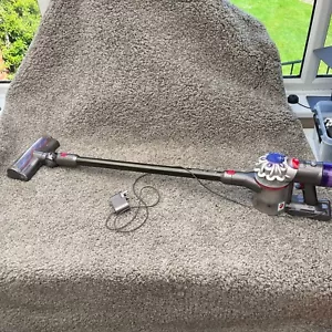 GENUINE DYSON V8 ABSOLUTE CORDLESS HOOVER VACUUM CLEANER- Comes with accesories - Picture 1 of 24