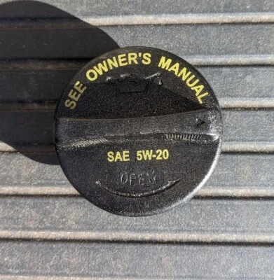 Tapa tapa del tanque de llenado de aceite del motor Hyundai Accent 2006-2019 SAE5W-20 OEM Foto 1 de 2