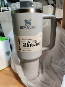 NEU Stanley 40 oz Tumbler Hearth And Hand Magnolia *LIMITED EDITION* Silberfolie - Bild 1 von 10