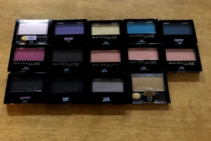 12 Maybelline Expert Wear Single Eyeshadow Assorted Lot - Picture 1 of 1