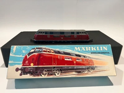 Locomotora diésel Marklin 3021 DB V200 - HO Foto 1 de 4