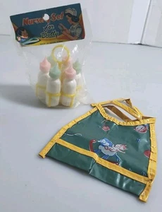 Set asilo nido vintage anni 70 per bambola Dolly & Bib lotto bottiglia finto gioco e caddy - Foto 1 di 10