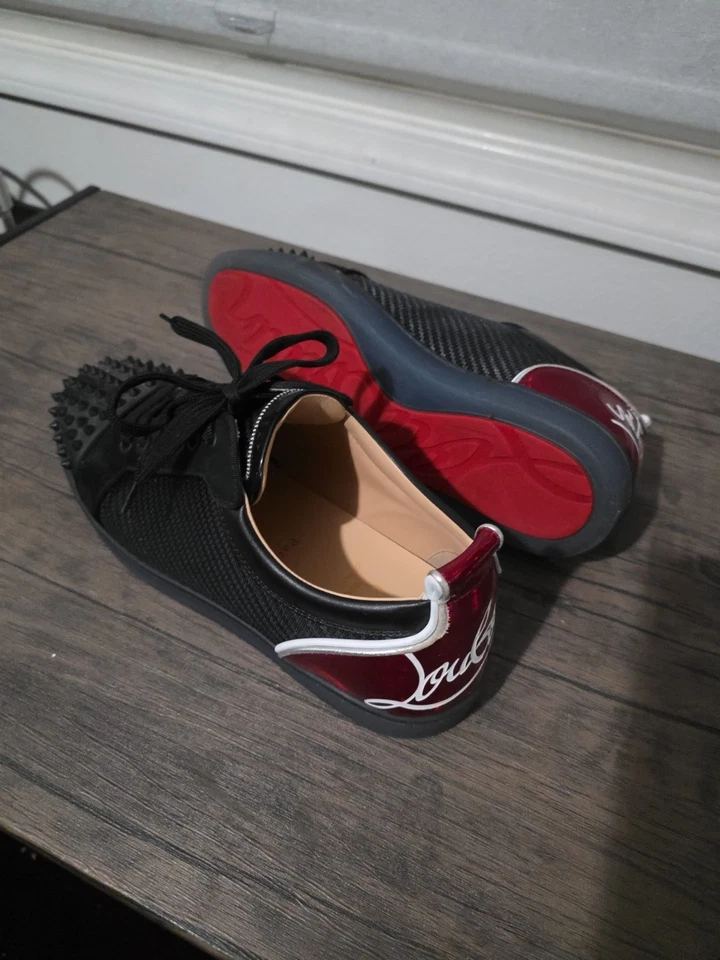 Zapatillas Christian Louboutin con fondo rojo negras Foto 1 de 4