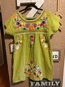 Vibrant Green Floral Embroidery Traditional Mexican Dress Women’s Size Medium - Picture 1 of 2