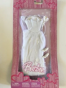 Vintage Braut Barbie Mode Brautkleid mit Schleier und Schuhen 2005 Neu in Verpackung - Bild 1 von 7