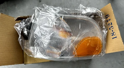 Volvo TYC Corner Light Assembly LH 9483184 for 98-00 S70 / V70 / C70 CL3 - Image 1 of 3