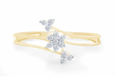 Anillo para mujer con diseño de flores de diamantes naturales de corte redondo en oro macizo de 10K Foto 1 de 4