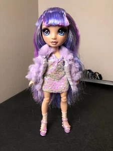 Rainbow High Violet Willow Fashion Doll - chewed hands - Picture 1 of 6