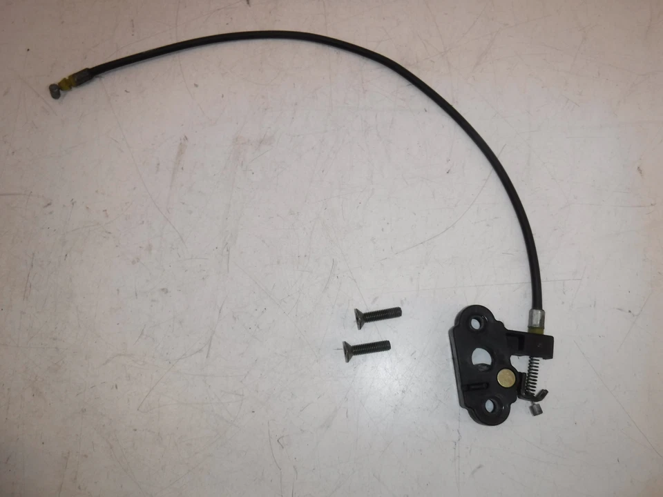 93-98 SUZUKI GSXR1100W MONTAJE CABLE PESTILLO ASIENTO PASAJERO TRASERO 45220-46E00 Foto 1 de 3