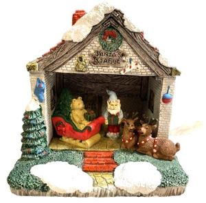 Figura de porcelana pintada a mano estable de Papá Noel Holiday Time Santas Village de colección - Imagen 1 de 9