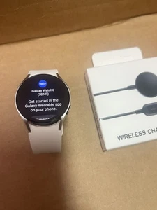 Samsung Galaxy Watch6 SM-R930 40mm Gold Aluminum Case with Cream Sport Band... - Zdjęcie 1 z 4